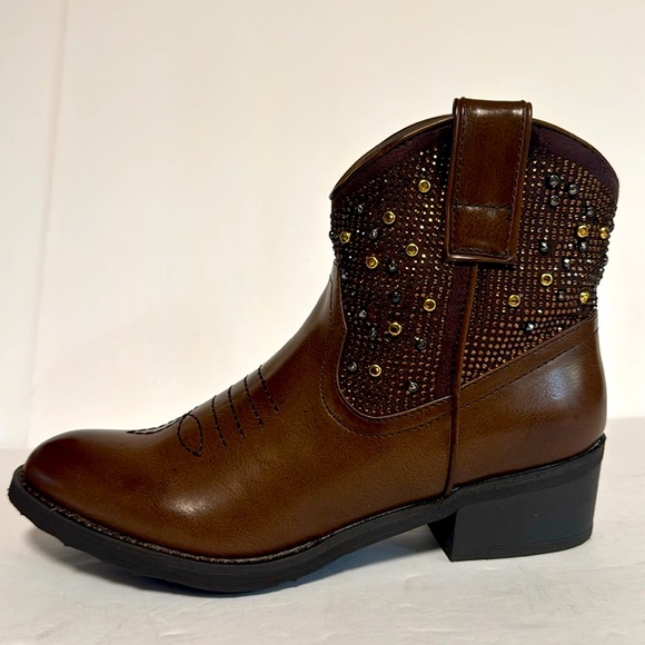Very Volatile Shoes - Very Volatile Los Angles Brown Ankle Boots Zipper women’s Size 6.5